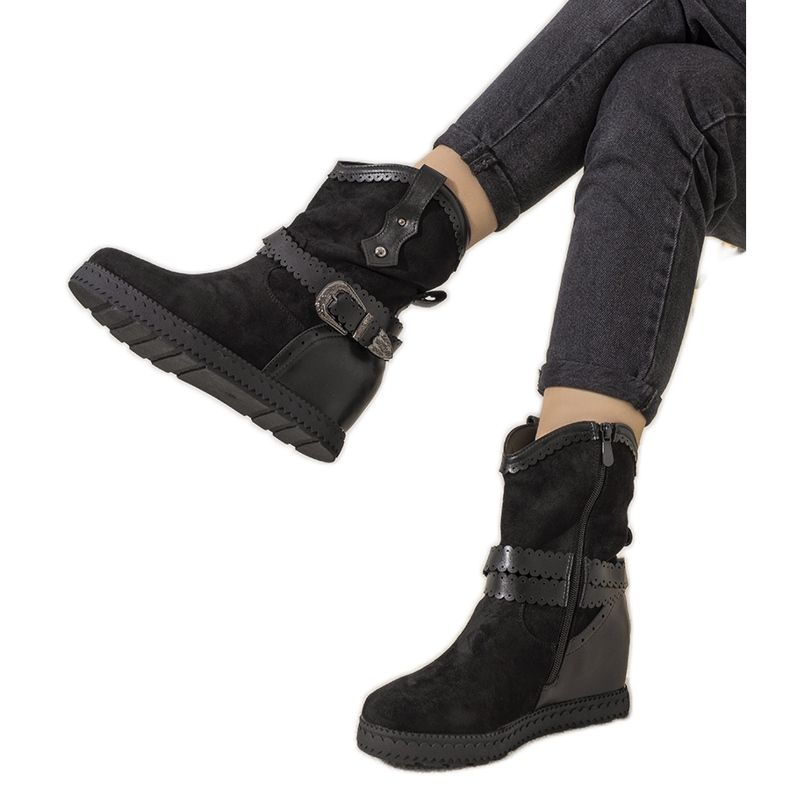 Botas femininas negras com isolamento na cunha de xerez preto