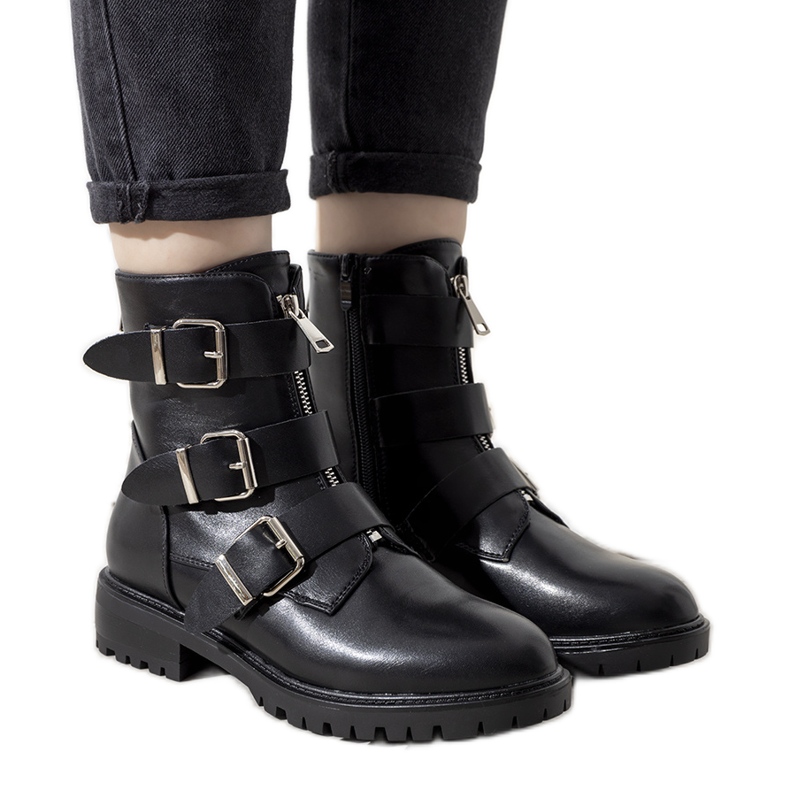 Botas pretas acolchoadas com zíper decorativo preto