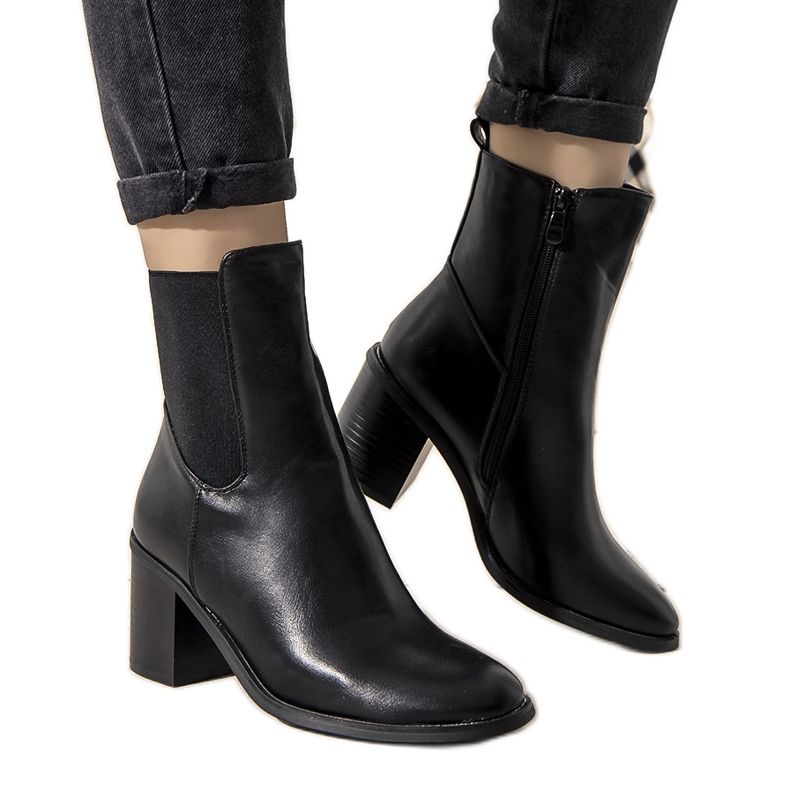 Botas pretas com isolamento no poste da Michelle preto Botas pretas com isolamento no poste da Michelle preto