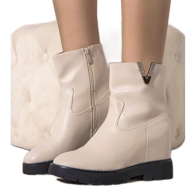 Botas femininas bege na cunha Goldie crua