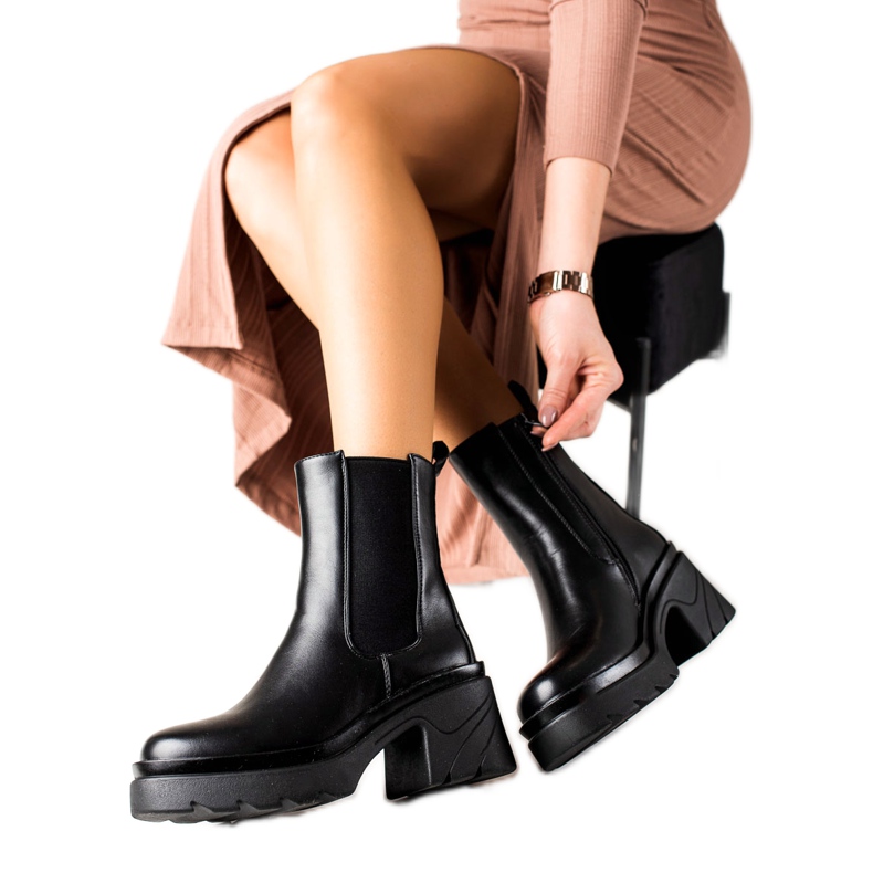 TRENDI Botas em plataforma bege preto