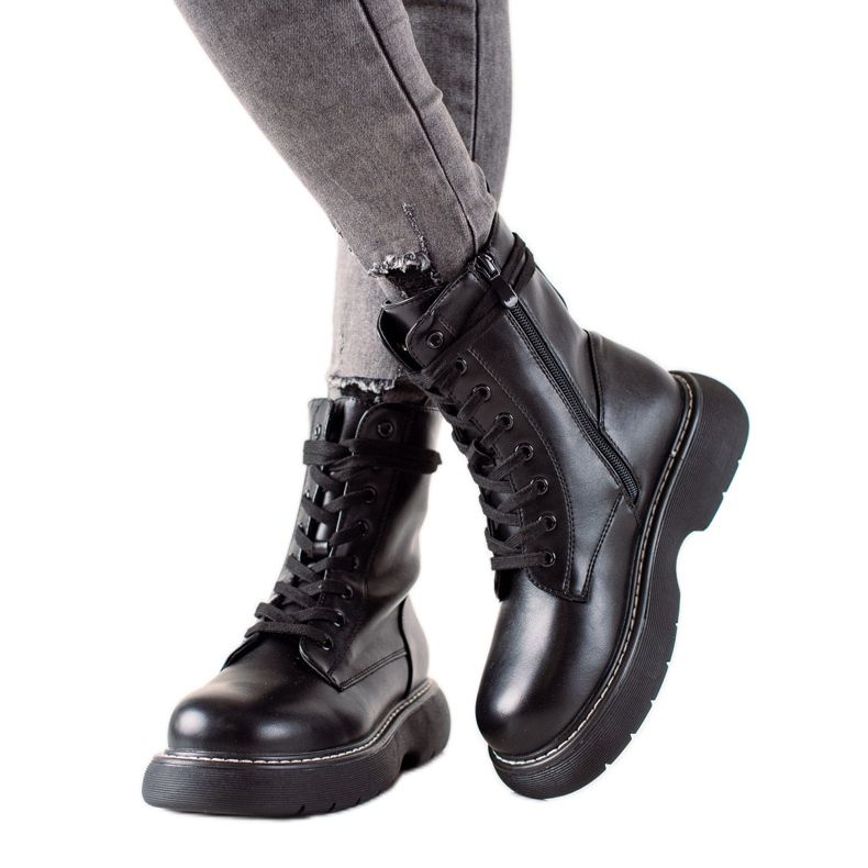 TRENDI Sacos pretos na plataforma