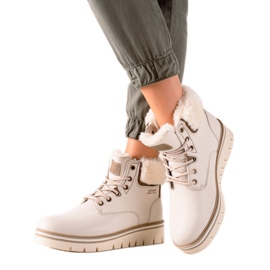 Goodin Caçadores na plataforma bege