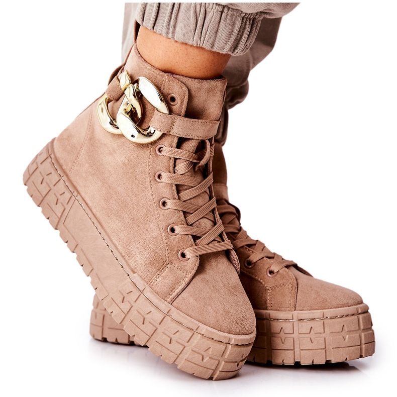 Tênis alto em uma plataforma de Evenia bege escuro cáqui