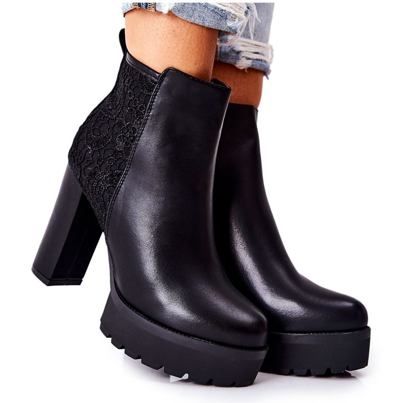 PS1 Botas de couro alto em um poste de diomice preto