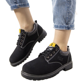 Sapatos pretos com sola grossa Pelland