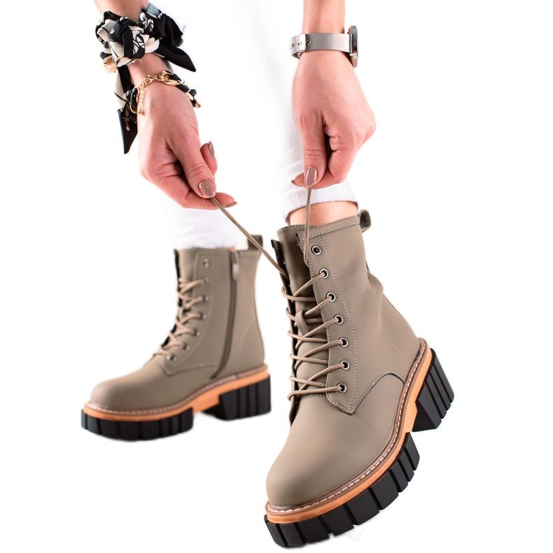 Seastar Botas de caçador na plataforma verde