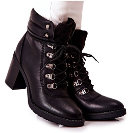 Botas quentes em um poste preto Charmmis