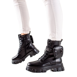 TRENDI Botas pretas com bolso preto