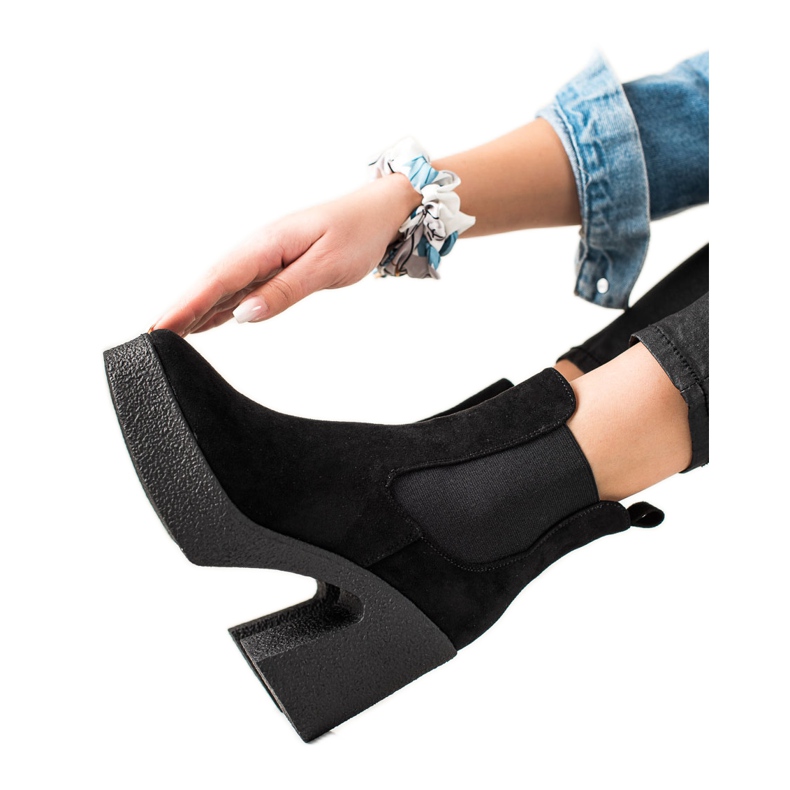 Seastar Botas deslizantes em um poste preto