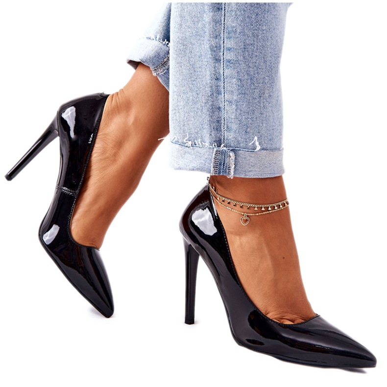 Salto alto lacado em Spitz Monnari 0220-020 Preto