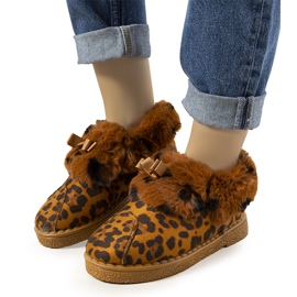 Chinelos marrons com isolamento de pele Valle marrom amarelo