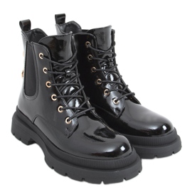 Botins laqueados com corrente Jake Black preto