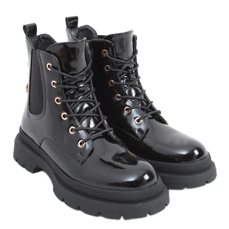 Botins laqueados com corrente Jake Black preto