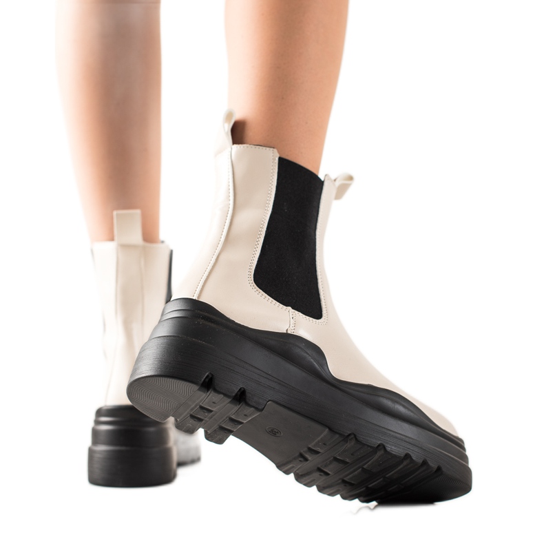 TRENDI Botas Chelsea na plataforma da moda bege