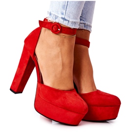 WS1 Bombas em uma plataforma Post Red Netel camurça vermelho