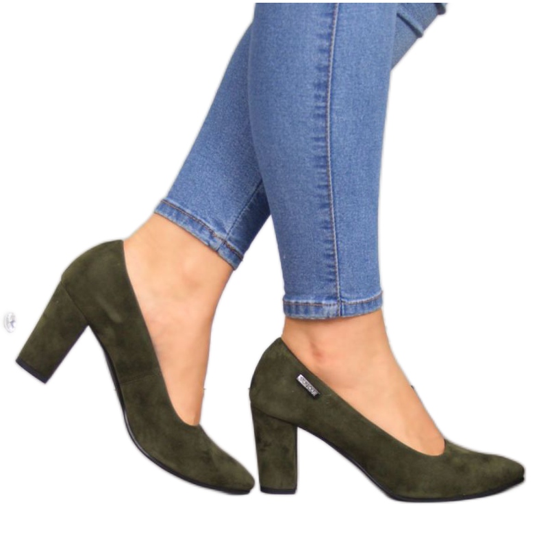 Bombas no posto Monique W AN866J azeitona cáqui verde