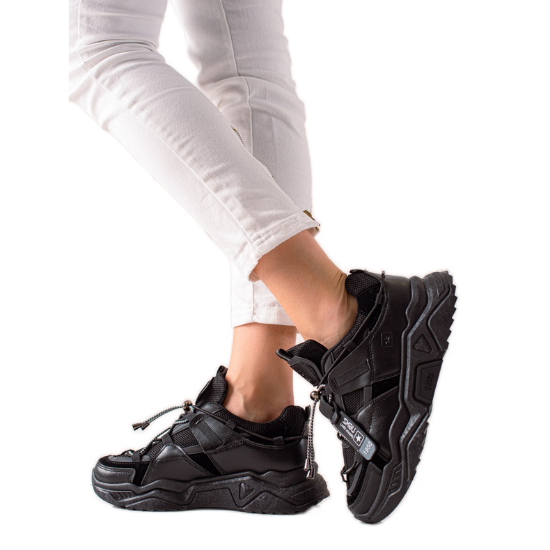 Evento Tênis pretos elegantes