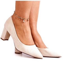 PS1 Bombas de camurça em um pilar bege Abbey