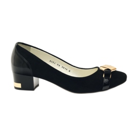 Sapatos pretos com decoração Neścior dourada amarelo