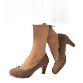 Sapatos marrons no salto Vitoria marrom cáqui