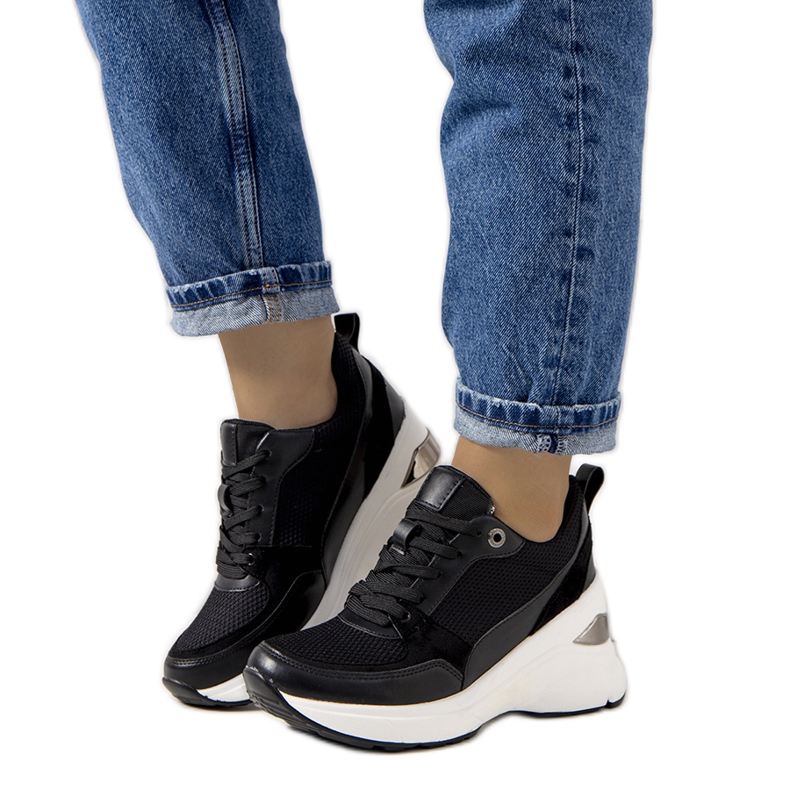 Tênis preto na cunha Cleveland