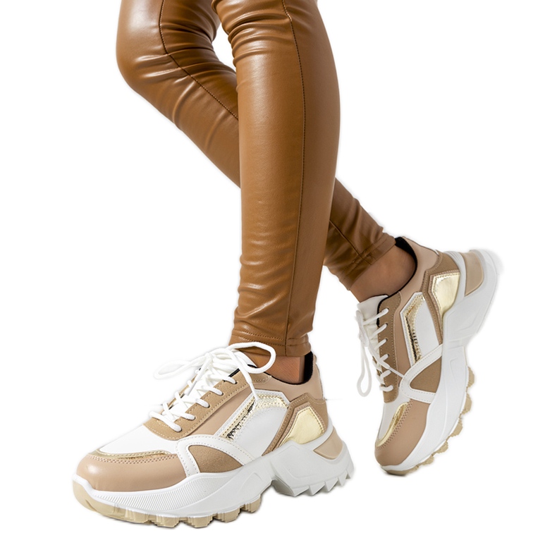 Tênis Gordani rosa com apliques metálicos bege