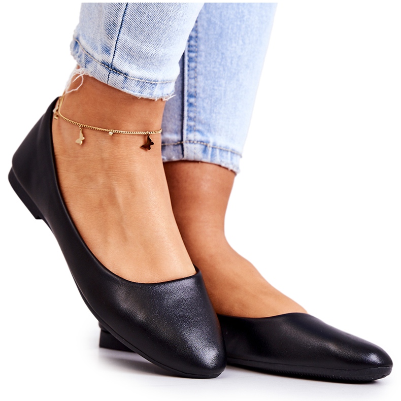 Sapatos de bailarina clássicos de couro pretos