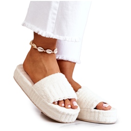 FJ1 Chinelos Chinelos em uma plataforma Lilly bege claro