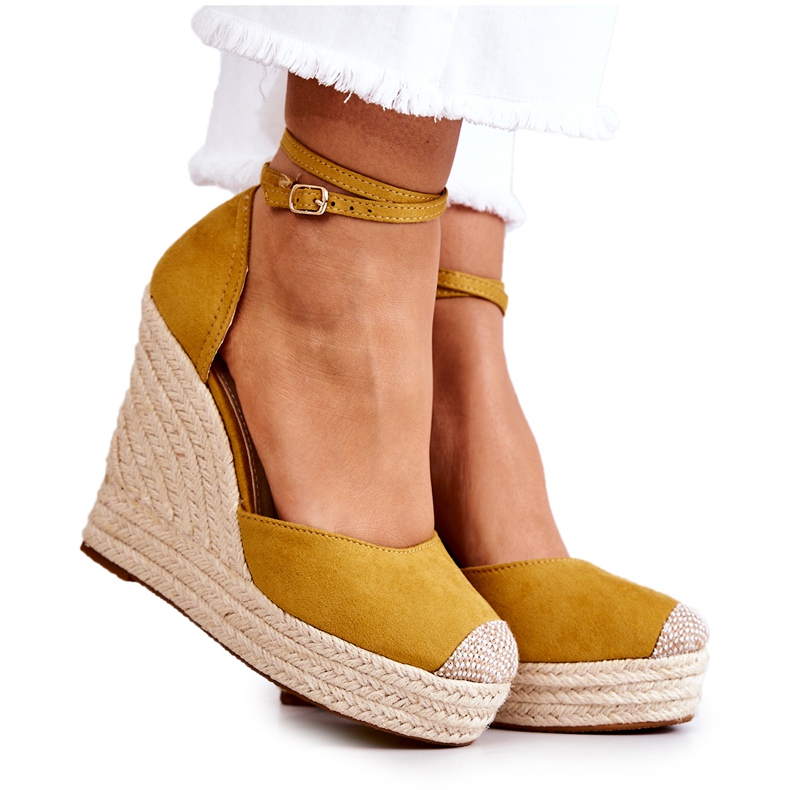 FM1 Alpercatas Amarelas Nemeira na Cunha amarelo