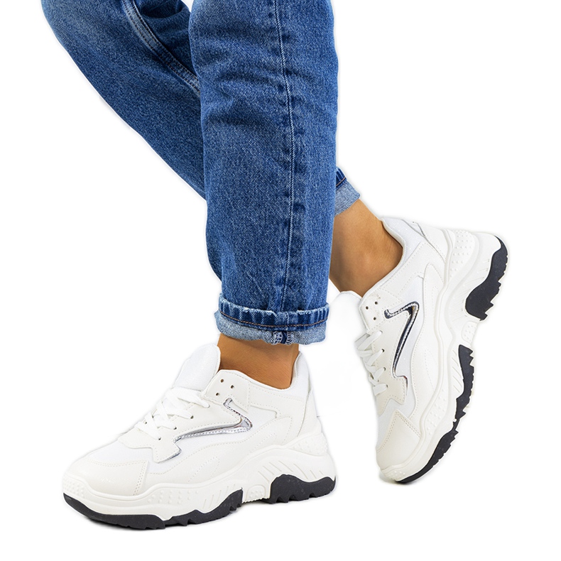 Badillo tênis branco brilhante prata