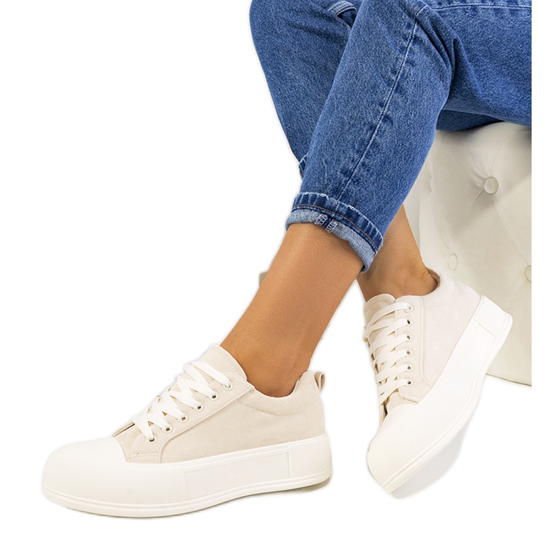 Tênis bege na plataforma Babbete