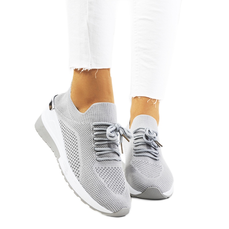 Tênis cinza na cunha Sabelia