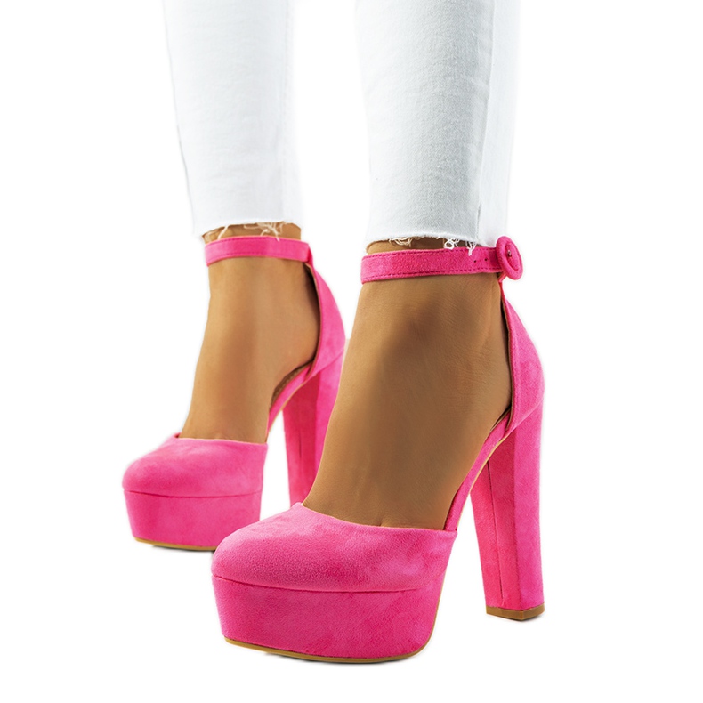 Bombas de neon rosa no post Valby