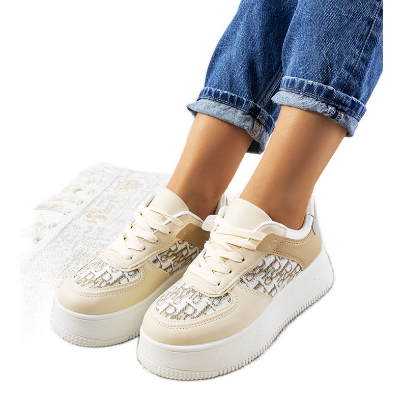 Tênis bege na plataforma Worden