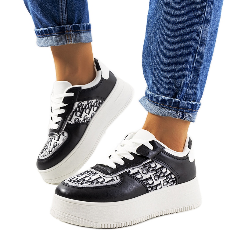 Tênis preto na plataforma Worden branco