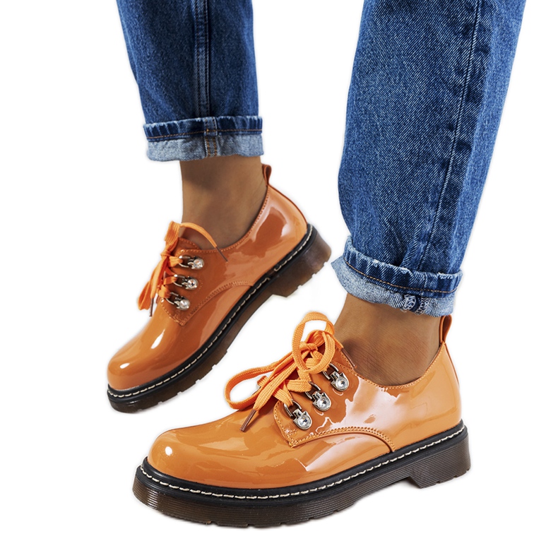 Sapatos lacados laranja por Kristina