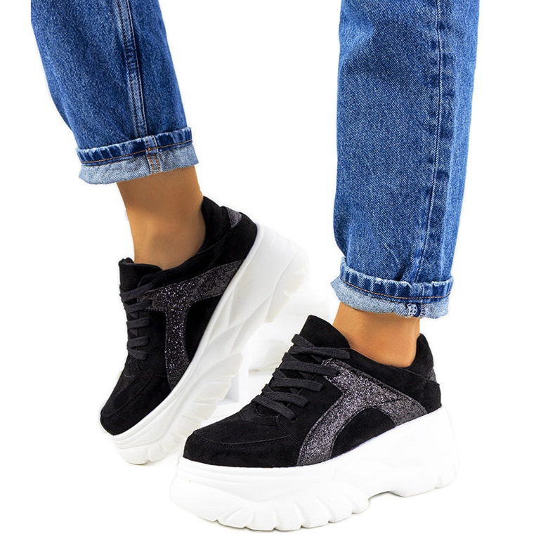 Tênis esportivo preto com sola alta Darnell