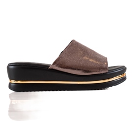 Goodin Chinelos brilhantes na plataforma marrom