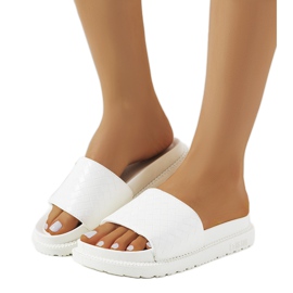 Chinelos brancos na plataforma Big Star HH274683