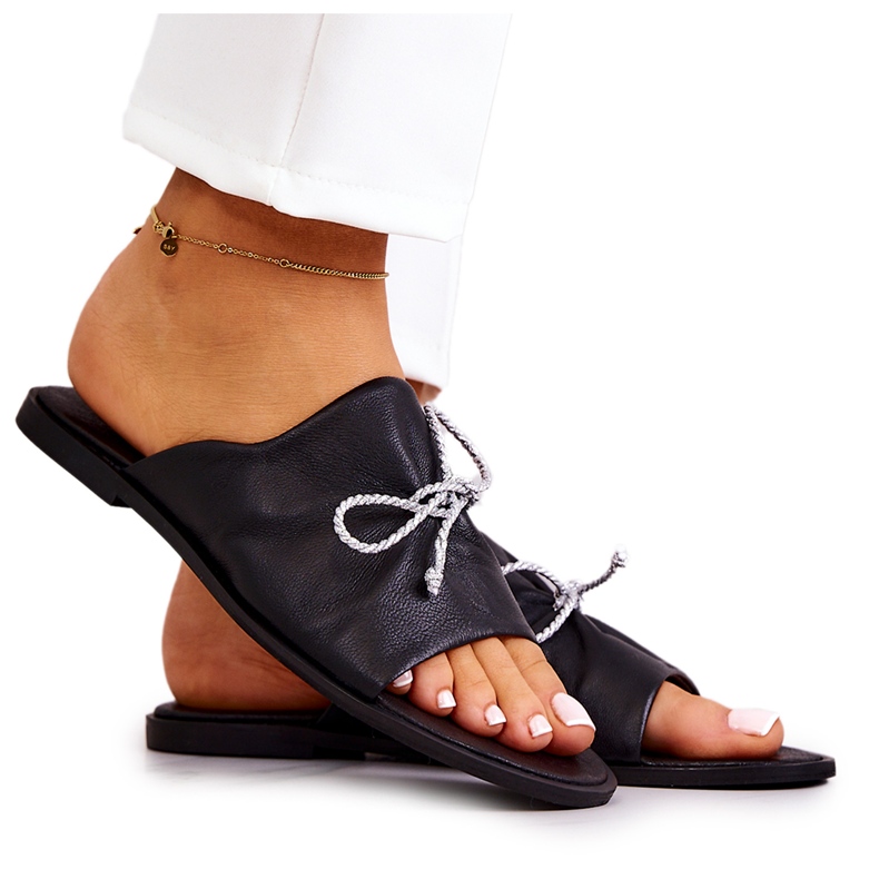 Chinelos femininos de couro Nicole 2659/001 preto