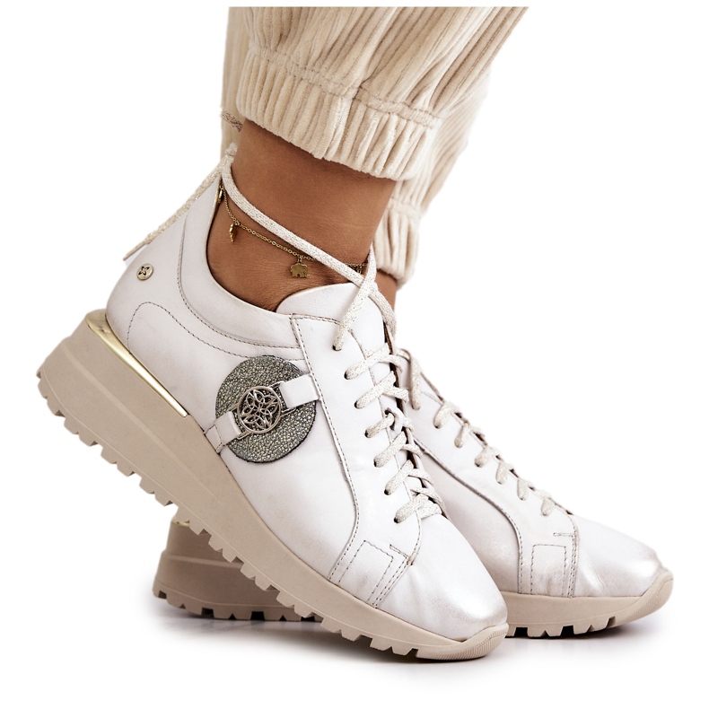 Sapatos esportivos de couro com cunha Maciejka 05492-04 bege Sapatos esportivos de couro com cunha Maciejka 05492-04 bege