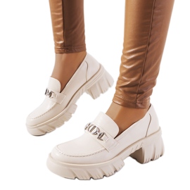 Mocassins bege em uma sola grossa de Brant