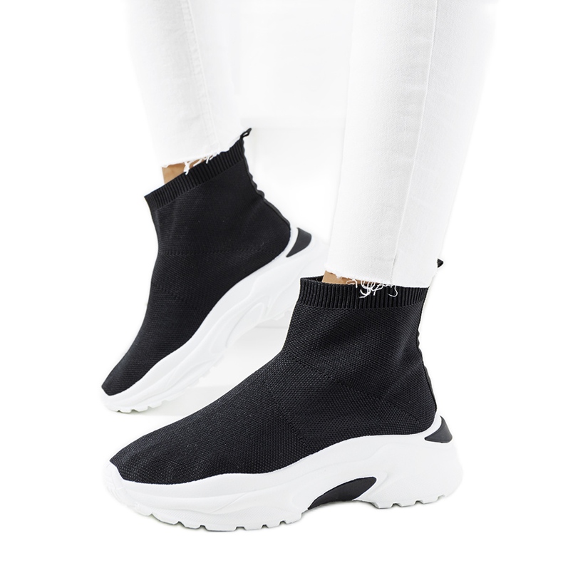 Tênis preto de cano alto