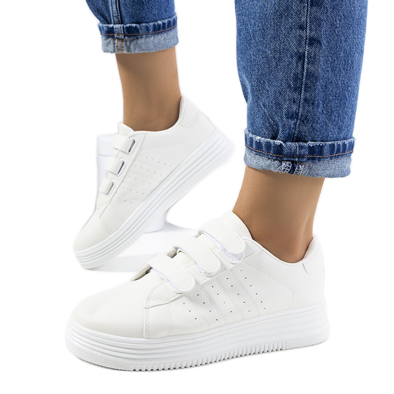 Tênis branco na plataforma Nizza