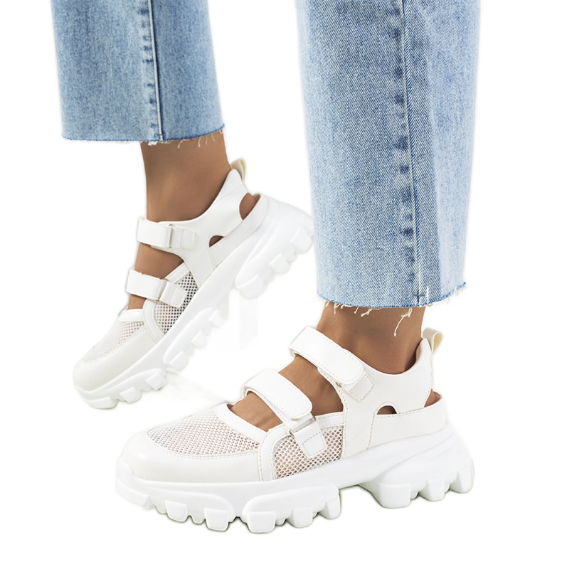 Tênis branco com sola de trator da Djurs