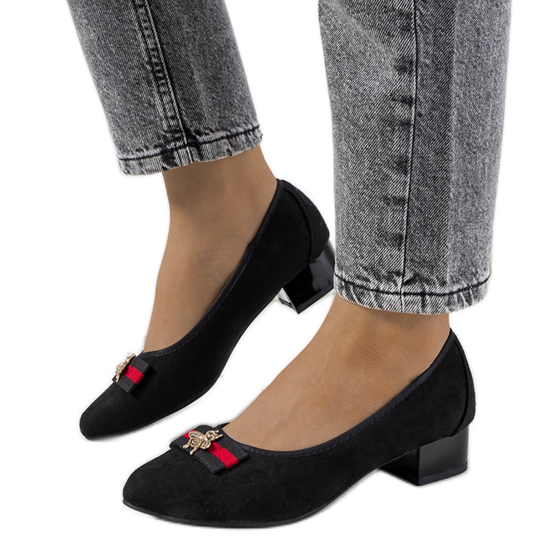 Sapatos pretos com gravata borboleta Vijver