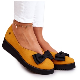 Bailarinas de camurça na plataforma Maciejka 05062-07 Amarelo