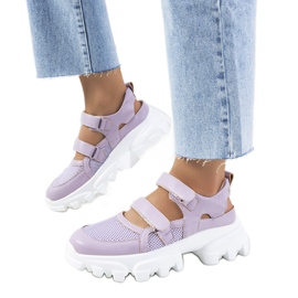 Tênis roxo com sola de trator de Djurs tolet