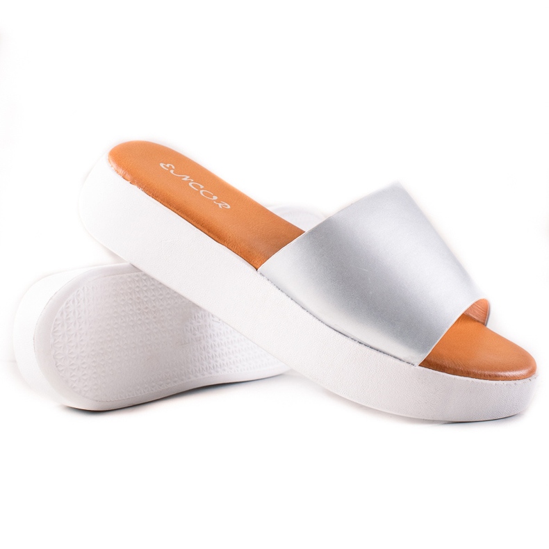 Encor Chinelos de prata na plataforma